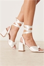 Свадебные сандалии Caralina с плиссированной отделкой и каблуком-блок артикул 150075218