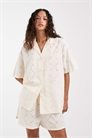 Комплект из рубашки и шорт с английской вышивкой артикул 155117052
