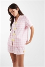 Комплект пижамы из ткани с рубашкой с короткими рукавами и шортами артикул 151898782
