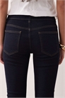 Джинсовые капри с эффектом супер-стретч артикул 155594034