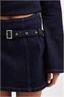 Микро-мини-юбка из денима с тонким ремнем артикул 150599101