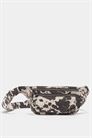 Поясная сумка с рисунком «коровья шкура» артикул 156037785