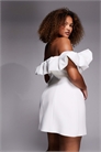 Свадебное мини-платье с открытыми плечами артикул 153120560