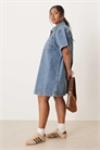 ASOS DESIGN Curve — джинсовое платье-рубашка с короткими рукавами артикул 148382764