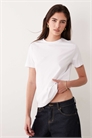 Белая футболка с круглым вырезом артикул 155705690