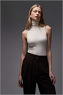 Мягкий топ без рукавов с высоким воротником артикул 153891741