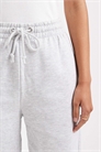 Джоггеры свободного кроя с отворотами артикул 135684094