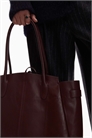 Кожаная сумка-шоппер бордового цвета артикул 151749738