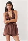 Мини-платье из атласа с глубоким вырезом артикул 147473038