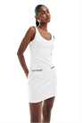 Мини-платье с контрастными швами на карманах артикул 143962007