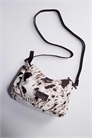 Сумка через плечо из кожи с коровьим принтом и натуральным ворсом артикул 151777945