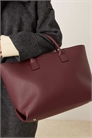 Сумка с ручкой для переноски бордового цвета артикул 149924010