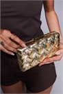 Клатч из структурированной ткани артикул 142167414
