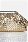 Сумочка-клатч с металлическим узором артикул 142978054