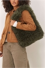 Сумка-тоут из кудрявого искусственного меха артикул 149860619