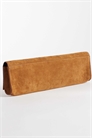 Удлиненная замшевая сумочка-клатч с рельефным элементом в виде планки артикул 153750736