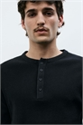 Футболка-хенли на пуговицах артикул 156235810