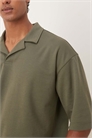 Полурукавная рубашка-поло с отложным воротником из плотной ткани большого размера артикул 151096351