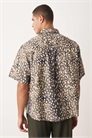 Рубашка с крупным принтом под шкуру животного артикул 148446447