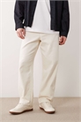 Широкие прямые брюки цвета экрю с ремнем артикул 155244550