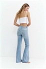 Узкие джинсы с расклешенными штанинами артикул 156128006