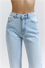 Джинсы «mom» с высокой талией артикул 150725003