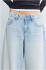 Джинсы с зауженными брючинами артикул 156249736