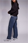 Джинсы свободного кроя артикул 152833073