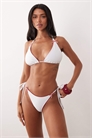 Бикини-трусики с завязками по бокам и оборками артикул 151865552