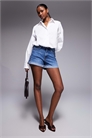 Классные джинсовые шорты для девушки артикул 153147964