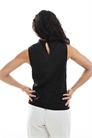 Топ без рукавов с высоким воротником артикул 143504905
