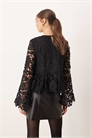 Топ с пеплумом и рукавами-колокольчиками из цветочного кружева артикул 153375431