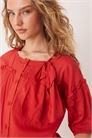 Блузка с оборками и рукавами-буф артикул 144209391