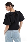 Топ из гофрированной ткани с буфетными рукавами артикул 146792111