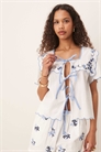 Блузка прямого кроя с вышитым завязывающимся вырезом co-ord артикул 144209387