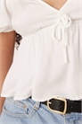 Блузка с пеплумом, завязками спереди и буфчатыми рукавами артикул 141303694