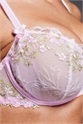 Бюстгальтер с глубоким вырезом и кружевной вышивкой в виде нежных цветочков от Nyra артикул 152227130