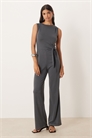 Комбинезон без рукавов с завязкой на талии артикул 150500313
