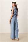 Джинсовый комбинезон без рукавов с завязками на спине артикул 142175948