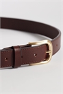 Элегантный кожаный ремень с одной заклепкой и золотой пряжкой с закруглёнными краями артикул 154083187