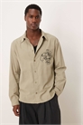 Рубашка свободного кроя с вышивкой на груди артикул 151523003