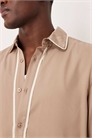 Обычная рубашка с контрастной окантовкой артикул 150562239