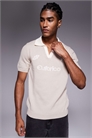 Трикотажное поло с короткими рукавами и спортивным рисунком в цвете «камень» артикул 150005558