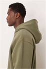 Свободная толстовка с капюшоном и принтом на груди цвета пыльного оливкового артикул 153285454