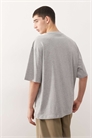Серый футболка с надписью артикул 152623207