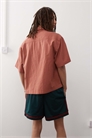 Рубашка с короткими рукавами в стиле «бокси» из льна артикул 145748038