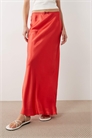 Макси-юбка из атласа с косой отрезкой артикул 155585149