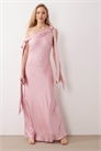Атласное макси-платье с открытыми плечами для подружек невесты артикул 154078330