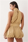 Комбинезон с завязками на шее и шортами-блумерами артикул 154640180