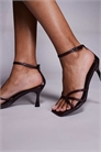 Сандалии Samya на низком каблуке артикул 153839260
